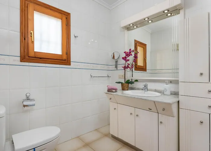 Villa Escudero - Plusholidays