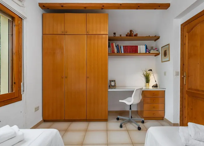 Escudero - Plusholidays Villa