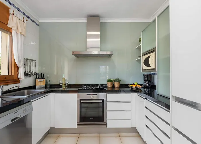 Willa Escudero - Plusholidays