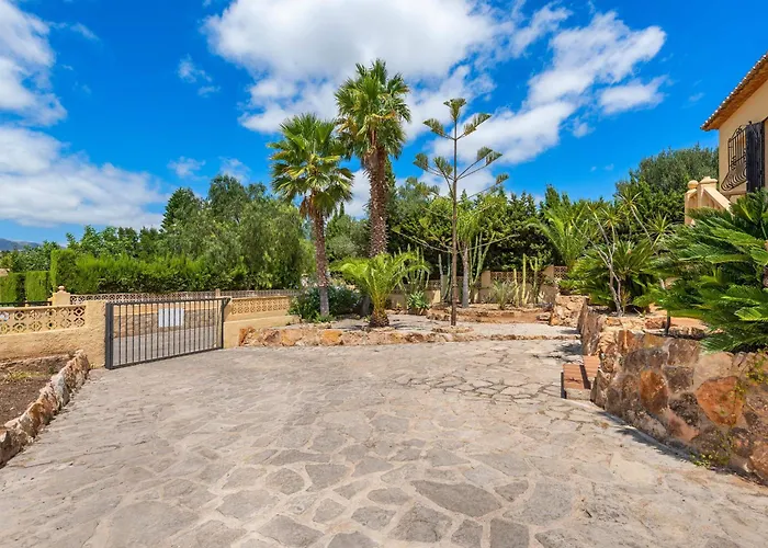 Villa Escudero - Plusholidays