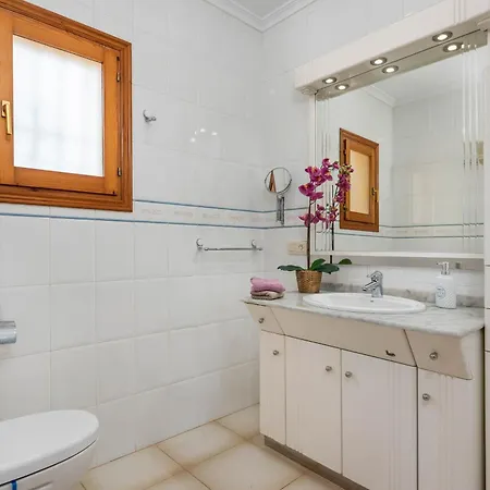 Willa Escudero - Plusholidays