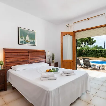 Willa Escudero - Plusholidays